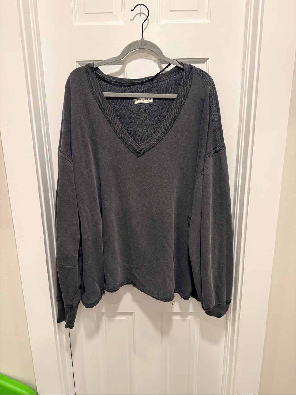 We The Free Oversized V-Neck pullover - Charcoal